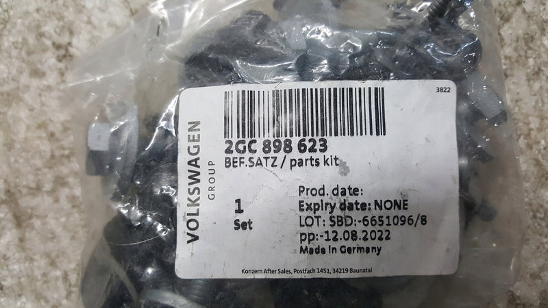 ZESTAW MONTAŻOWY ZDERZAKA PRZÓD VW T-ROC 2GC898623