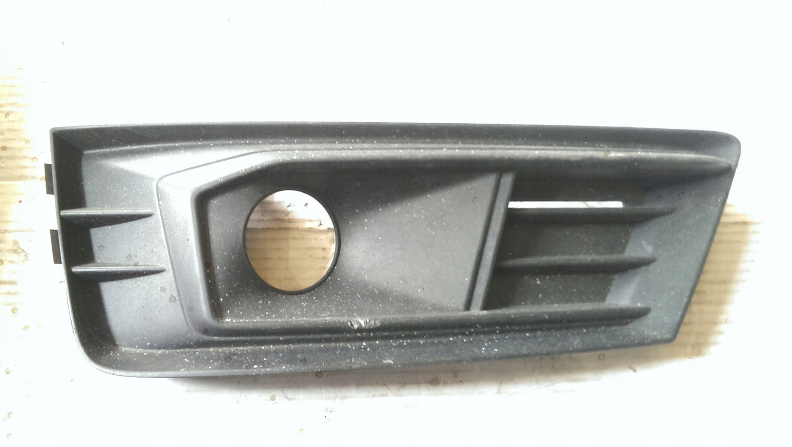 Kratka zderzaka lewy przód AUDI A4 B9 8W0807681C