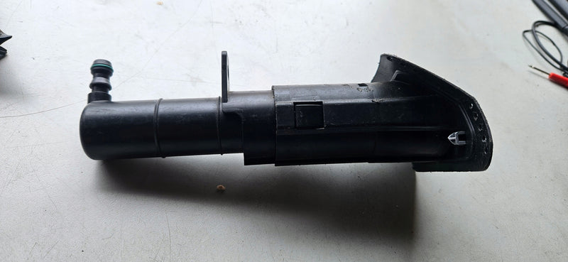 Pr spryskiwacz reflektora VW GOLF 6 5K0955978A wraz z klapką i uchwytem