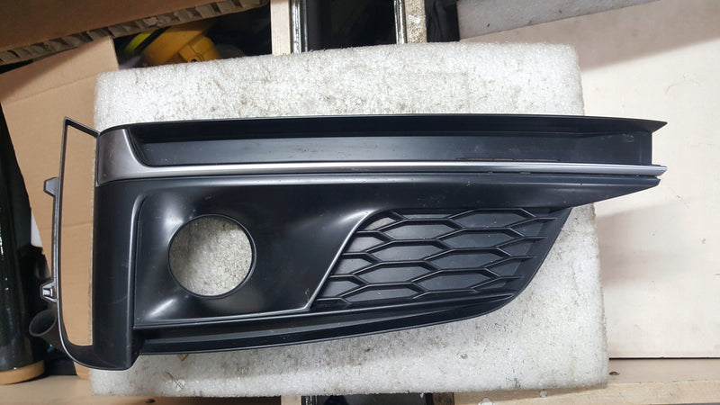 Kratka zderzaka przedniego lewa strona AUDI A5 S-LINE 8W6807681G demontaż