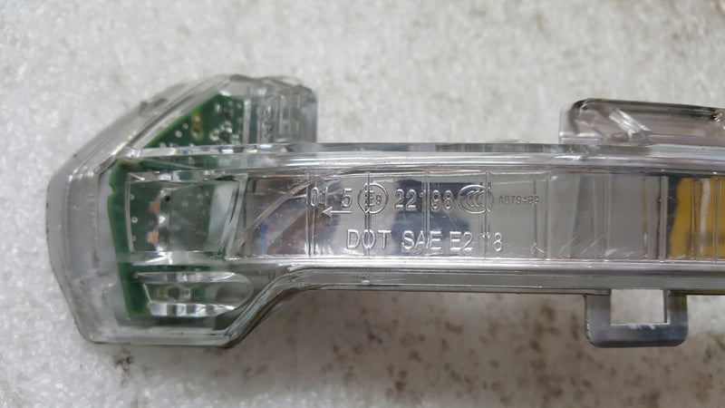 Lewy kierunkowskaz lusterka zewnętrznego VW PASSAT B8 3G0949101A