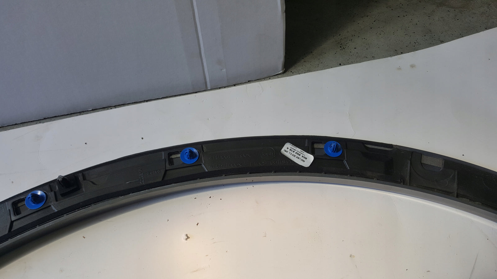 Listwa błotnika prawy tył AUDI Q5 80A853818A demontaż