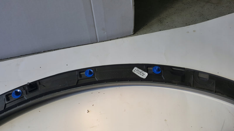 Listwa błotnika prawy tył AUDI Q5 80A853818A demontaż