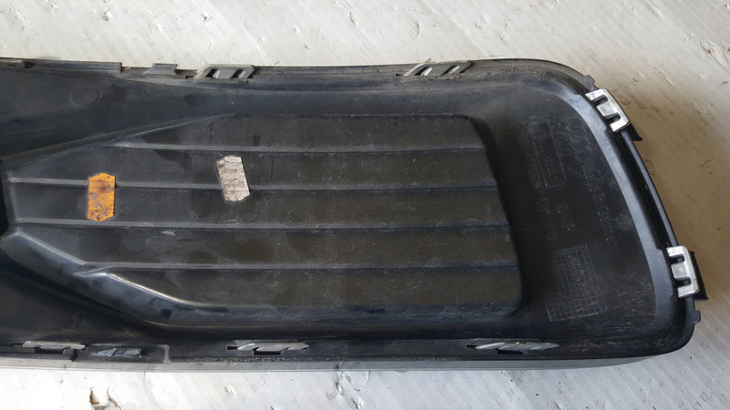 Kratka zderzaka przedniego lewa strona AUDI A6 (C7) 4G0807681AD demontaż