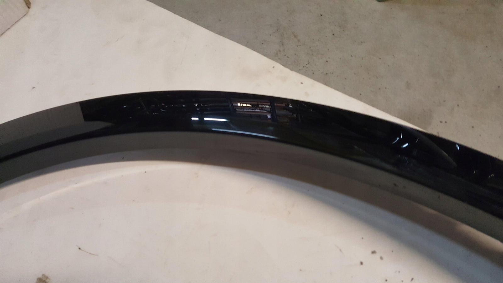 Listwa błotnika prawy przód VW TIGUAN III 571853718A demontaż