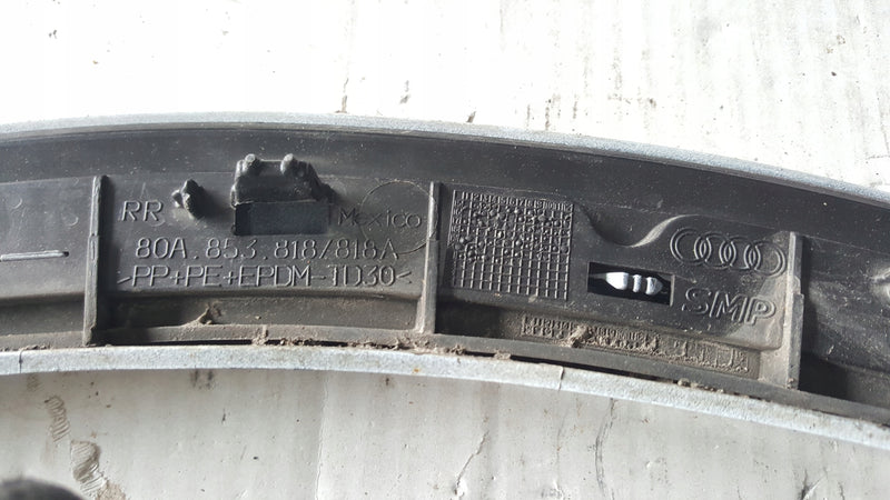 Listwa błotnika prawy tył AUDI Q5 80A853818A demontaż