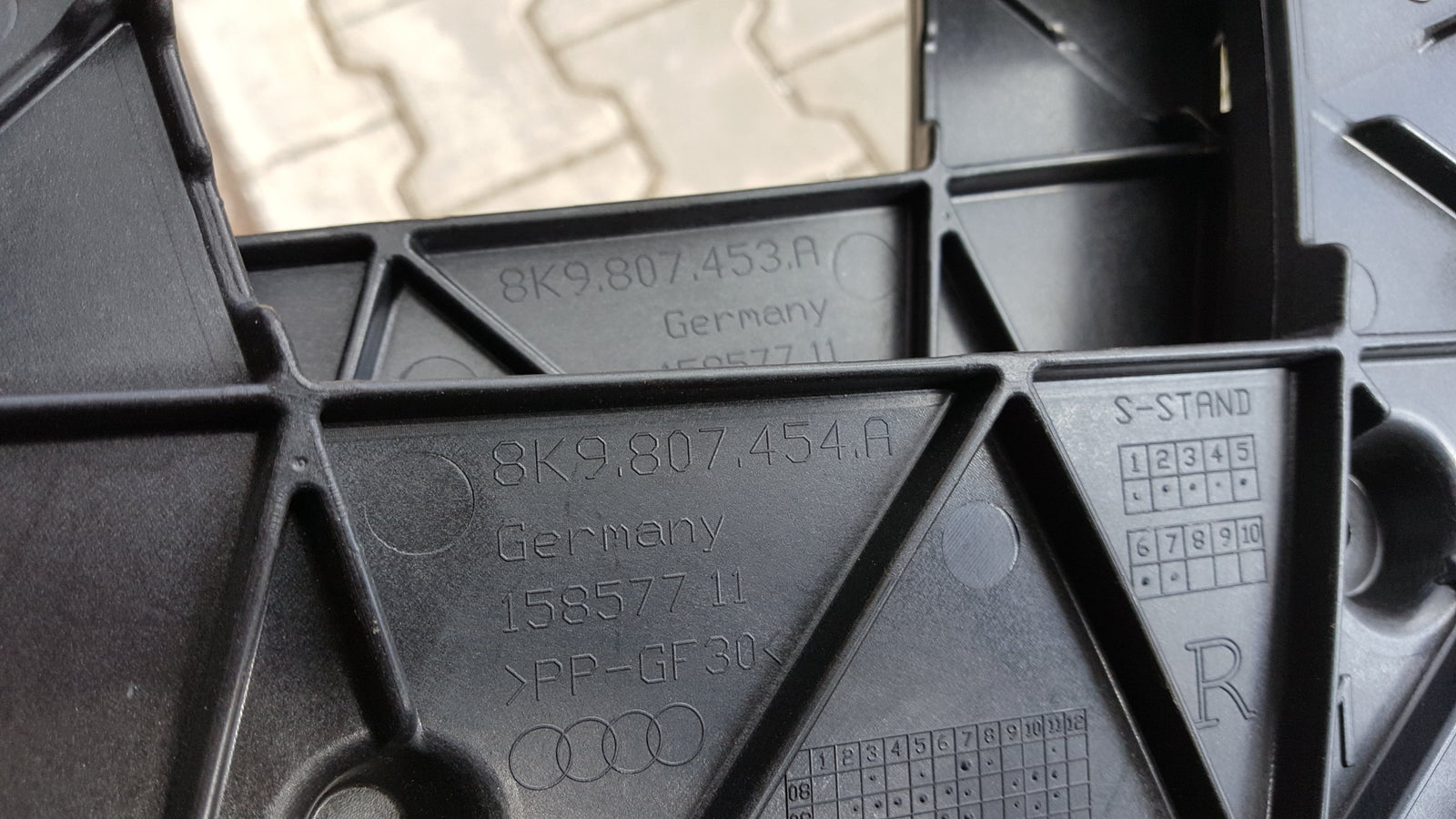 ślizgi zderzaka tył Audi A4 8K9807453A 8K9807454A