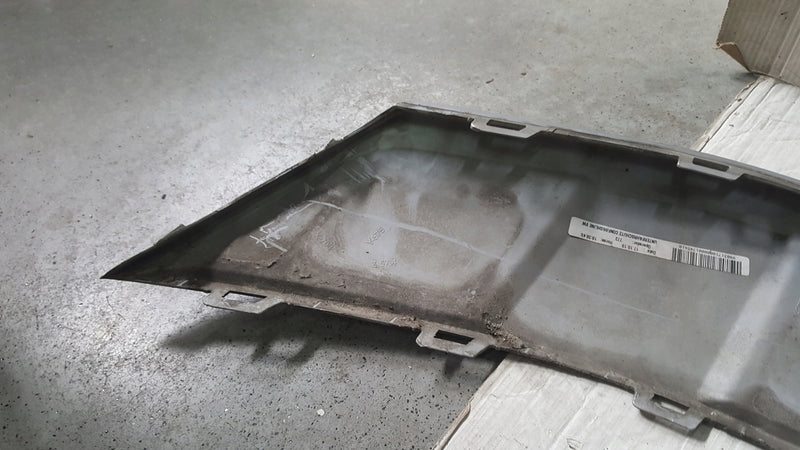 Dokładka spoiler zderzaka przedniego VW T-ROC 2GA807531A demontaż