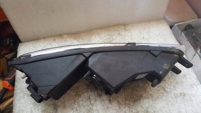 Prawy halogen VW PASSAT B8 3G0941662K demontaż