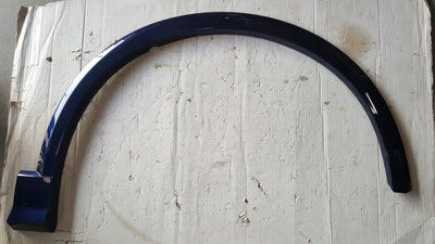 Listwa błotnika prawy przód AUDI Q2 81A853718A demontaż