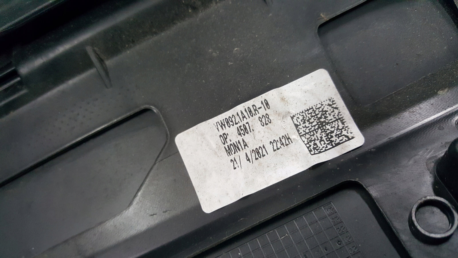 Listwa drzwi lewy tył VW TOUAREG III 760854949F demontaż