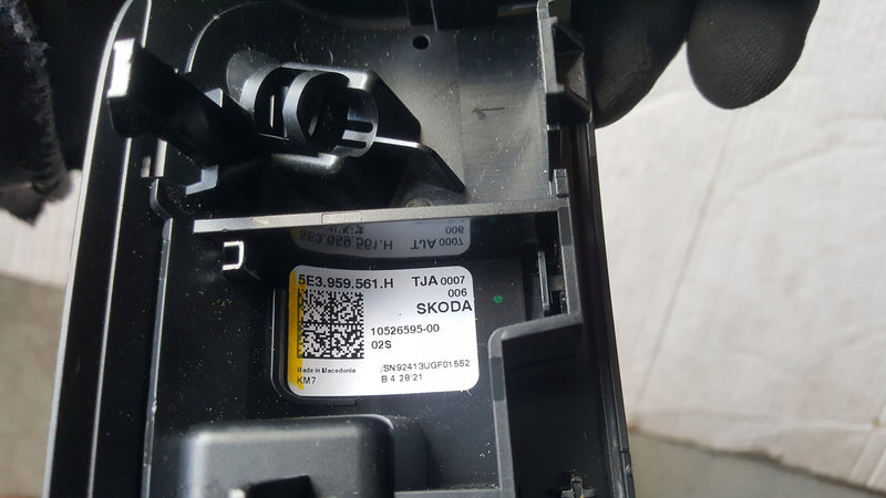 Lampka podsufitki kabinowa SKODA OCTAVIA IV 5E3959561H demontaż