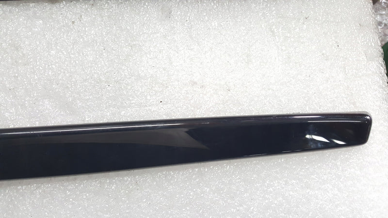 Listwy klapy bagażnika lewa + prawa strona SKODA KAROQ 57A827931 57A827932