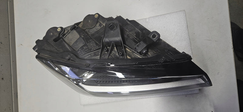 Pr reflektor AUDI Q2 81A941004 2020r IDEAŁ