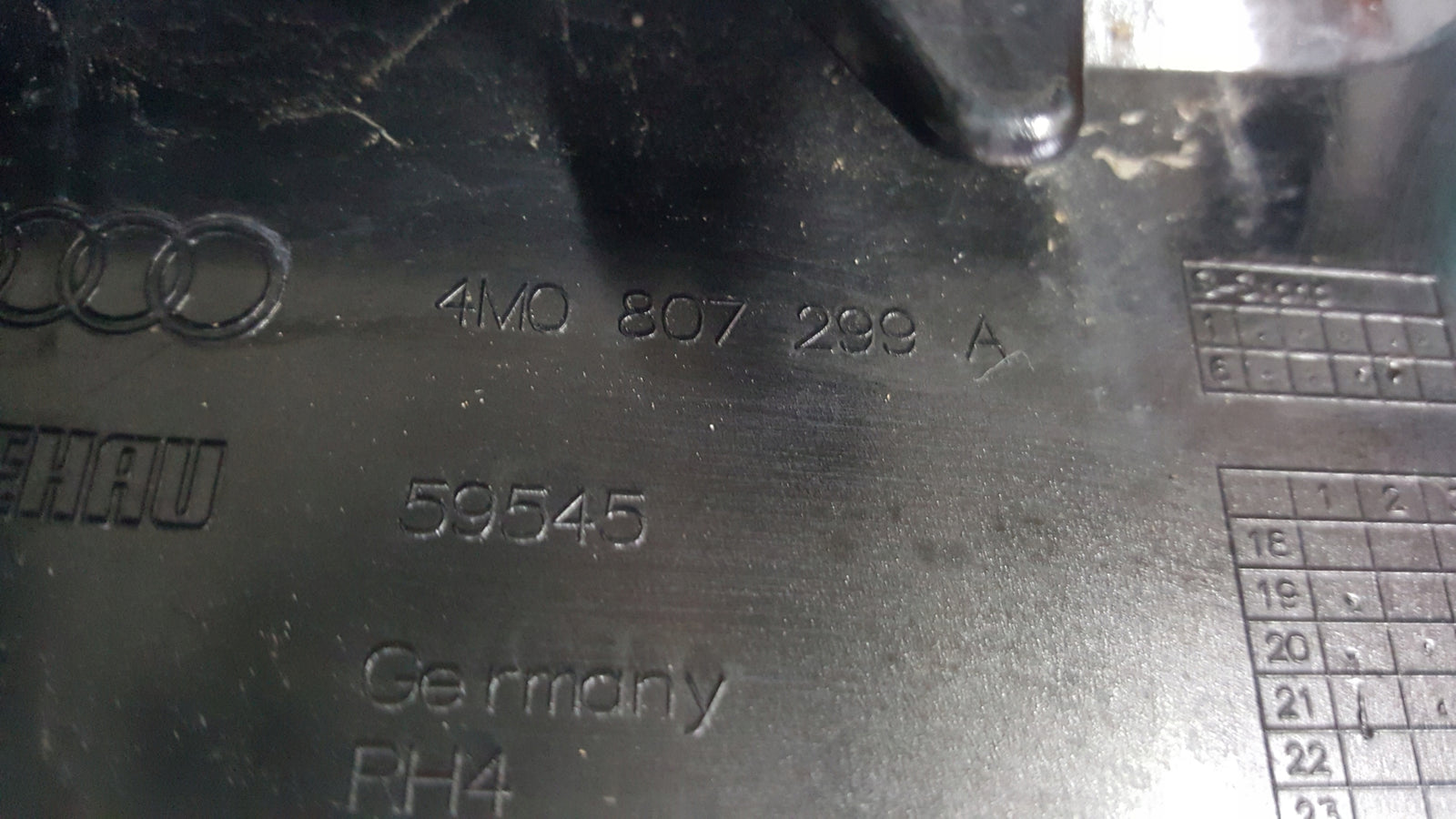 SQ7 4M LIFT Q7 LISTWA KRATKI ZDERZAKA LEWY PRZÓD SLINE 4M0807299A