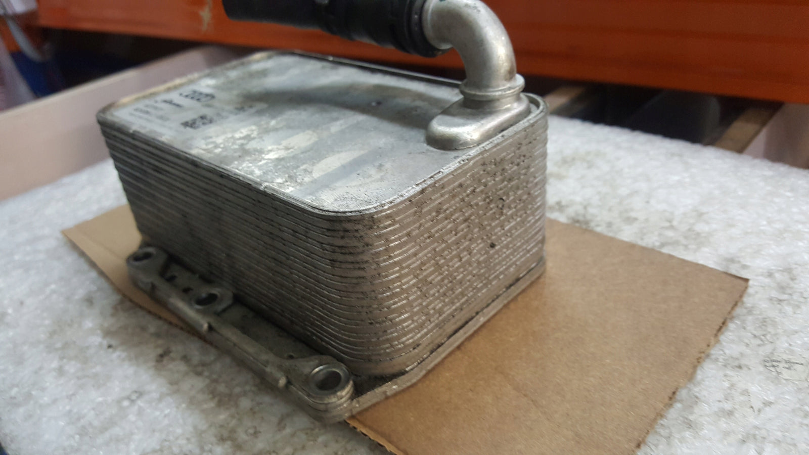 Chłodnica oleju AUDI 3.0 TDI 059117015R demontaż