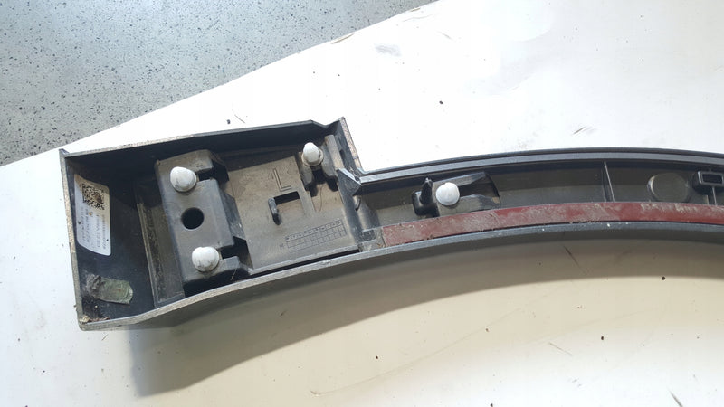 Listwa błotnika lewy przód AUDI Q2 81A853717A demontaż