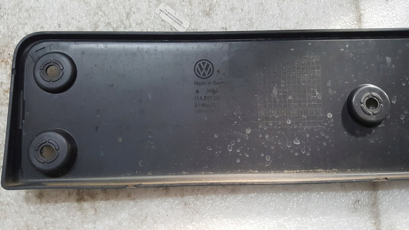 Ramka tablicy rejestracyjnej przód VW ID.4 ID.5 11A807287 demontaż