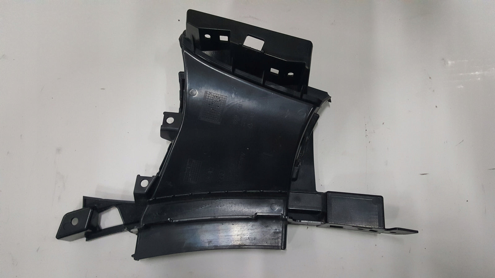 Kierownica powietrza lewy przód AUDI A6 (C8) 4K0121763J 4K0121763H demontaż