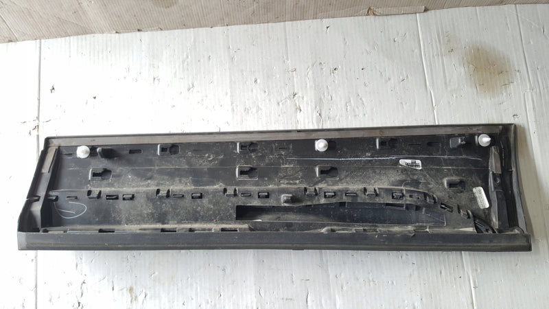 Listwa drzwi prawy tył AUDI Q5 80A853970A demontaż