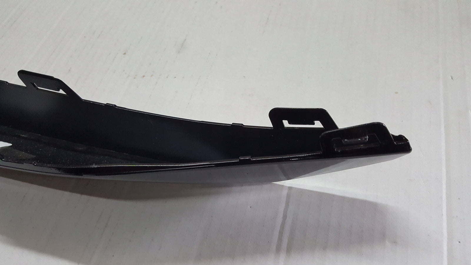 Listwa zderzaka prawy przód SKODA ENYAQ 5LA807834 demontaż