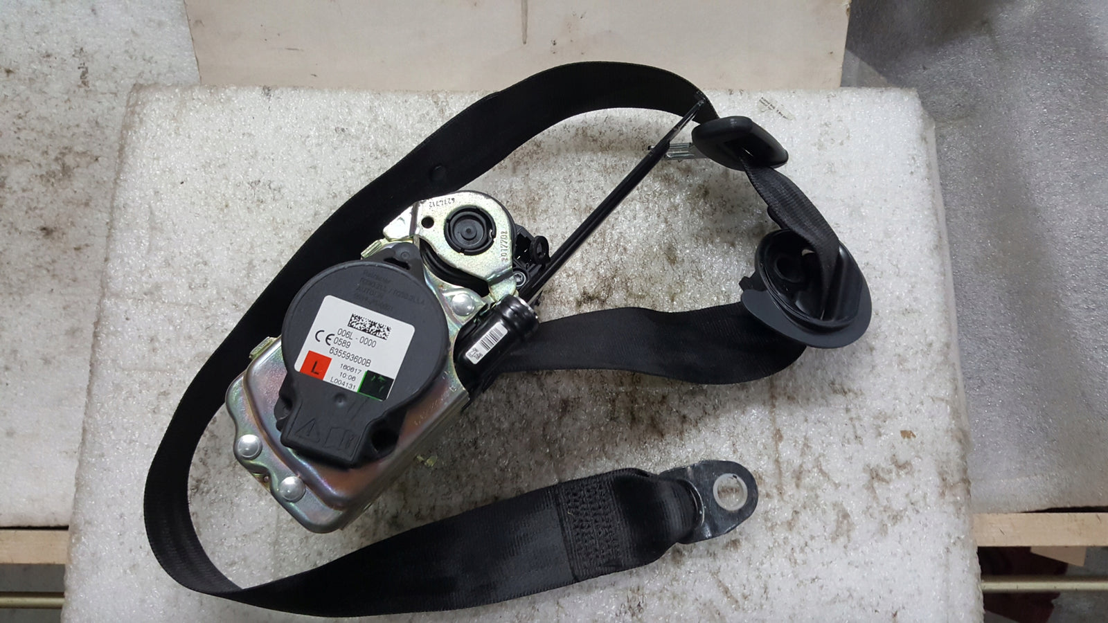 AUDI Q7 PAS BEZPIECZENSTWA PRZOD LEWY 4M0857705L