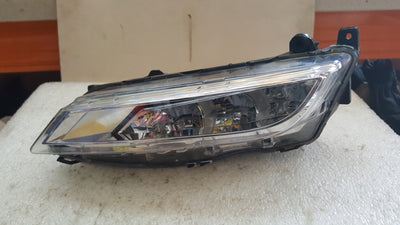 Prawy halogen LED-- SEAT LEON 5F0941702C demontaż oryginał