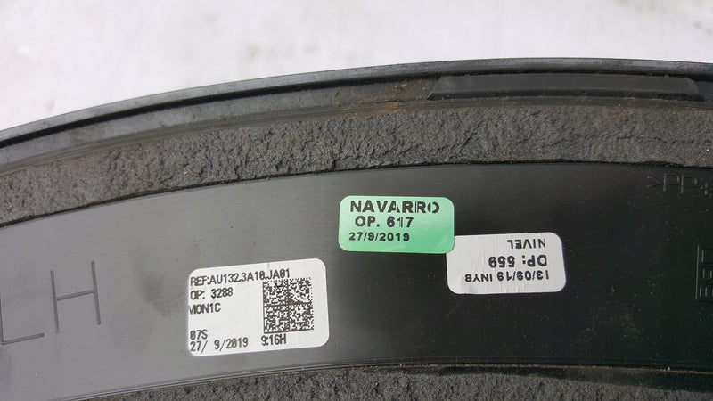 Listwa błotnika lewy tył AUDI A1 S1 82A853817