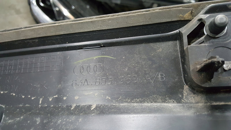 Listwa drzwi prawy przód AUDI Q3 II 83A853960A/B