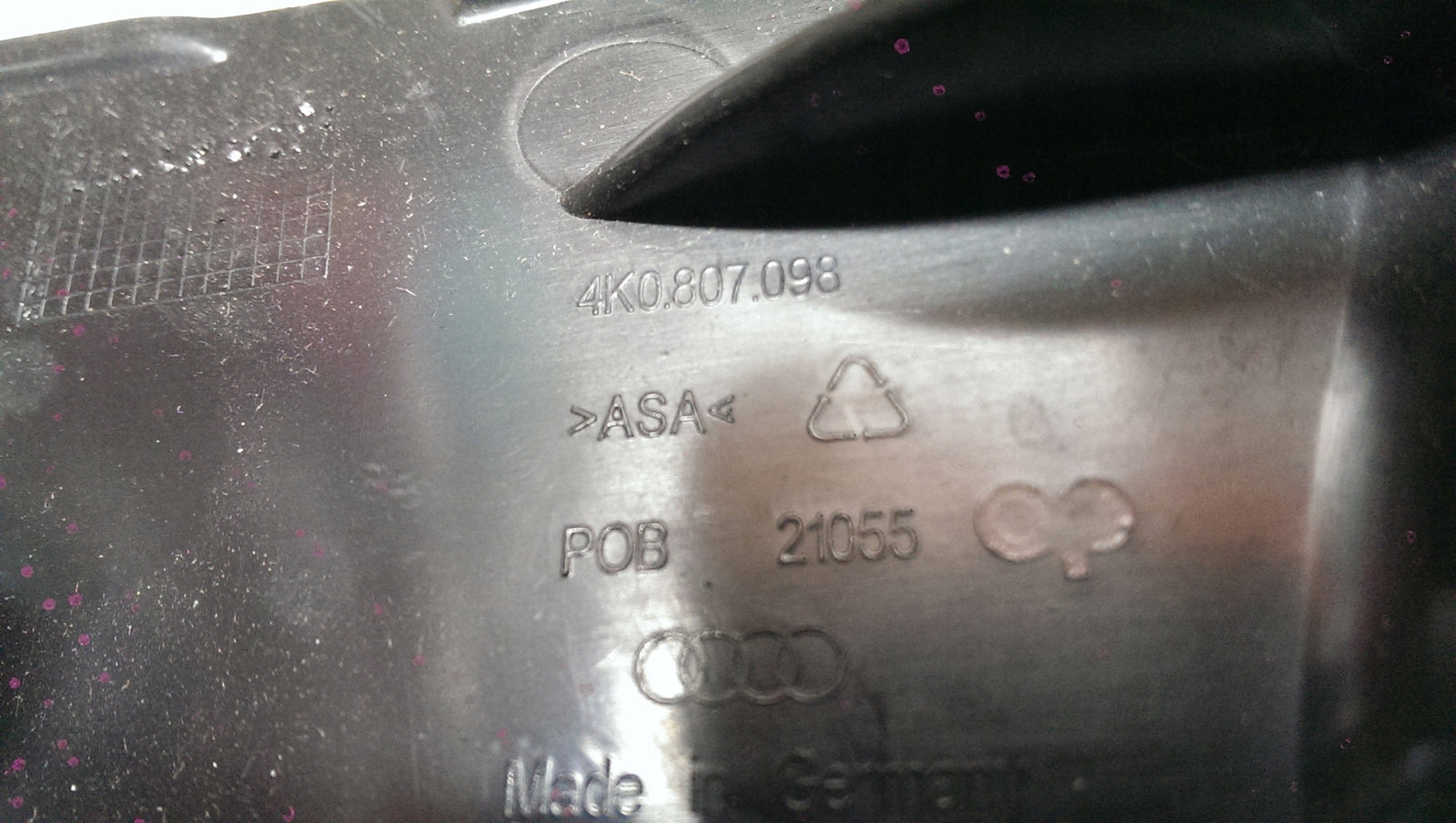 Ślizg zderzaka prawy przód AUDI A6 C8 4K0807098