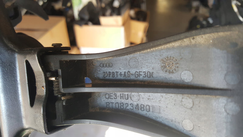 Rygiel zamek maski AUDI A4 (B8) A5 8T0823480 demontaż
