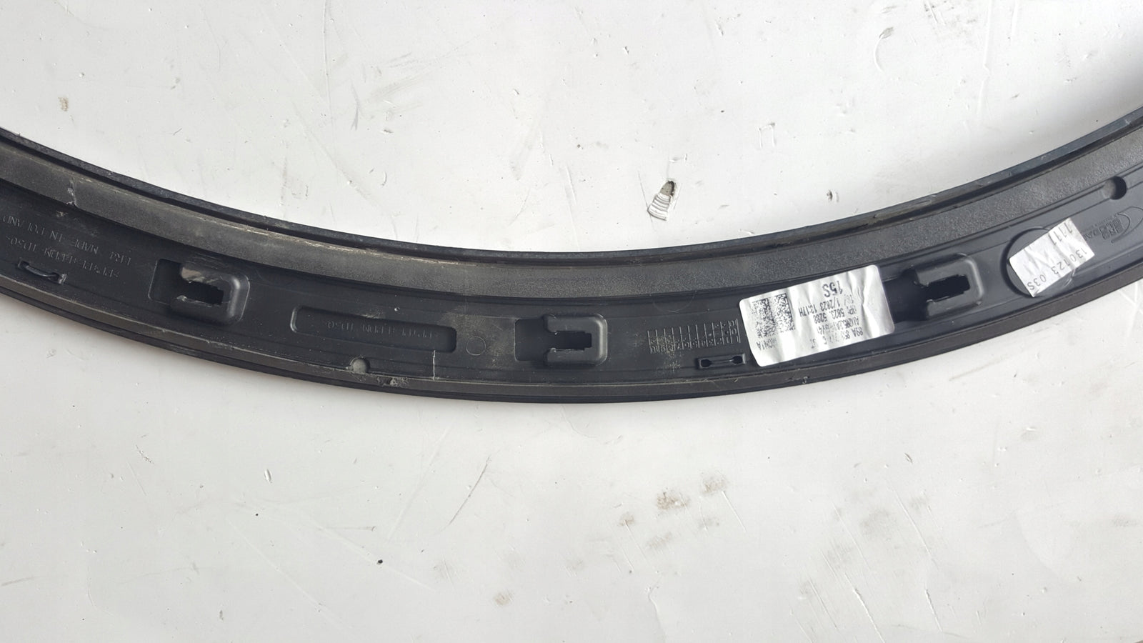 Listwa błotnika lewy przód AUDI Q4 E-TRON 89A853717C demontaż