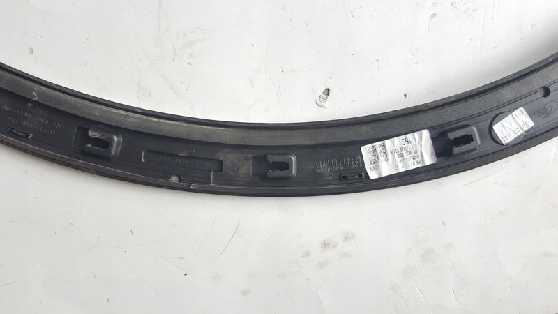 Listwa błotnika lewy przód AUDI Q4 E-TRON 89A853717C demontaż