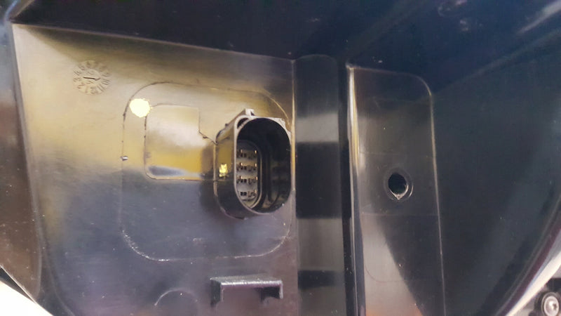 Lampa LED lewy tył AUDI Q2 81A945091B demontaż