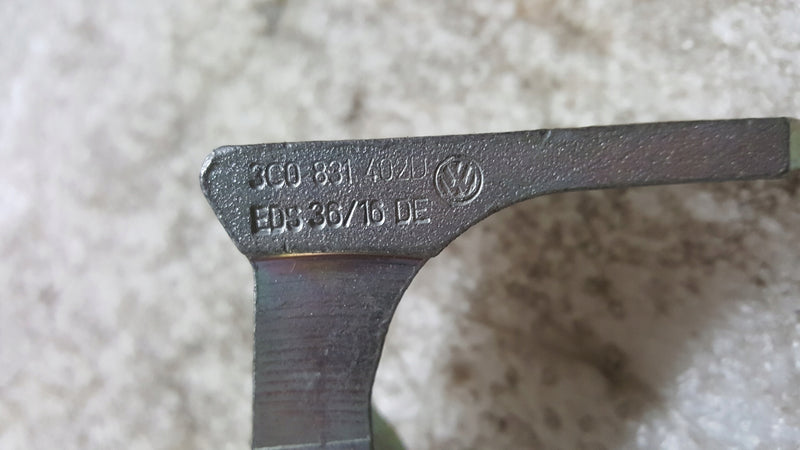 Zawias Drzwi Przód Górny Prawy Passat/CC/Eos VW OE 3C0831402D