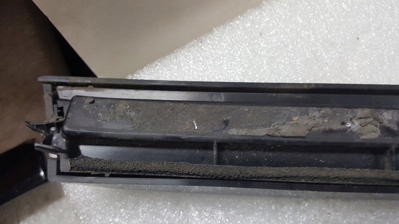 Listwa klapy bagażnika lewy tył AUDI Q3 8U0854815