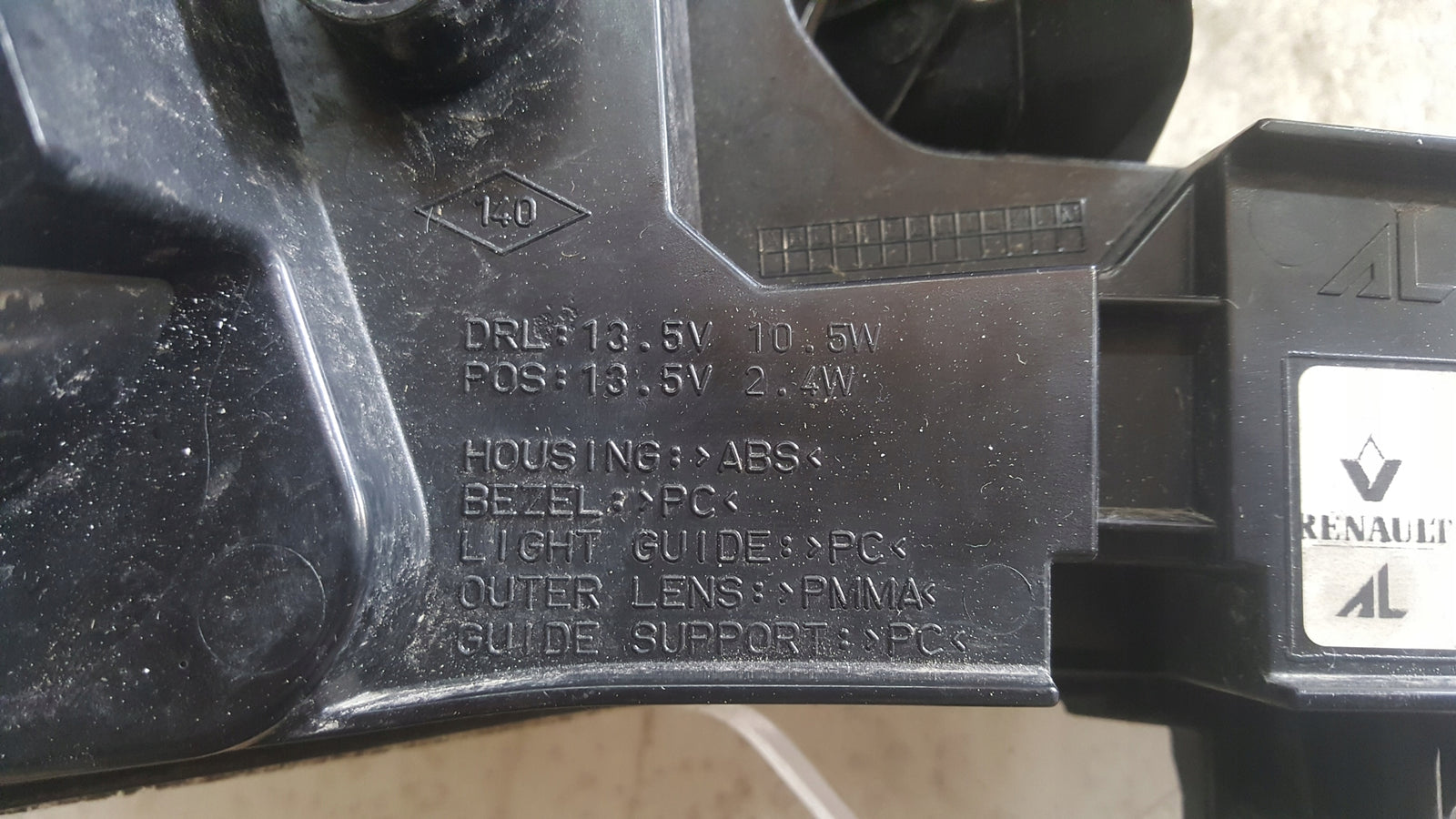 RENAULT CAPTUR LAMPA DRL LED DO JAZDY DZIENNEJ 266055303R LEWA