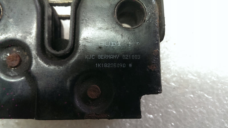 Zamek maski VW GOLF V 1K1823509D demontaż