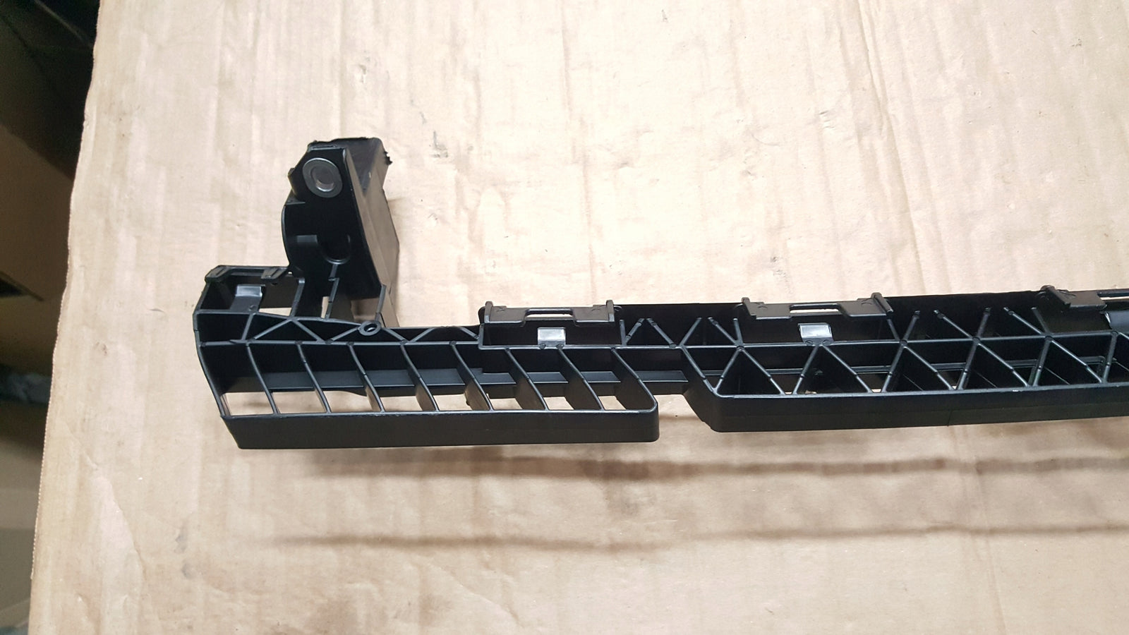 VW TOURAN ŚLIZG WZMOCNIENIE ZDERZAKA PRZÓD 5TA805705A ORYGINAŁ