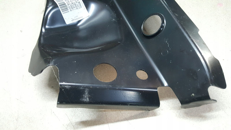Wzmocnienie PRAWEJ ŚRODKOWEJ PRZEDNIEJ podłogi Audi A4 B9 8W0803698