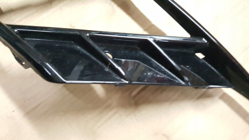 Seat Ibiza V 5 6F0 FR 17-21 Atrapa Kratka Zderzaka Prawa Przód 6F0853666C