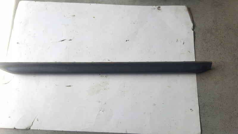 DOLNA LISTWA DRZWI PRAWA AUDI A6 C5 LIFT DEMONTAZ
