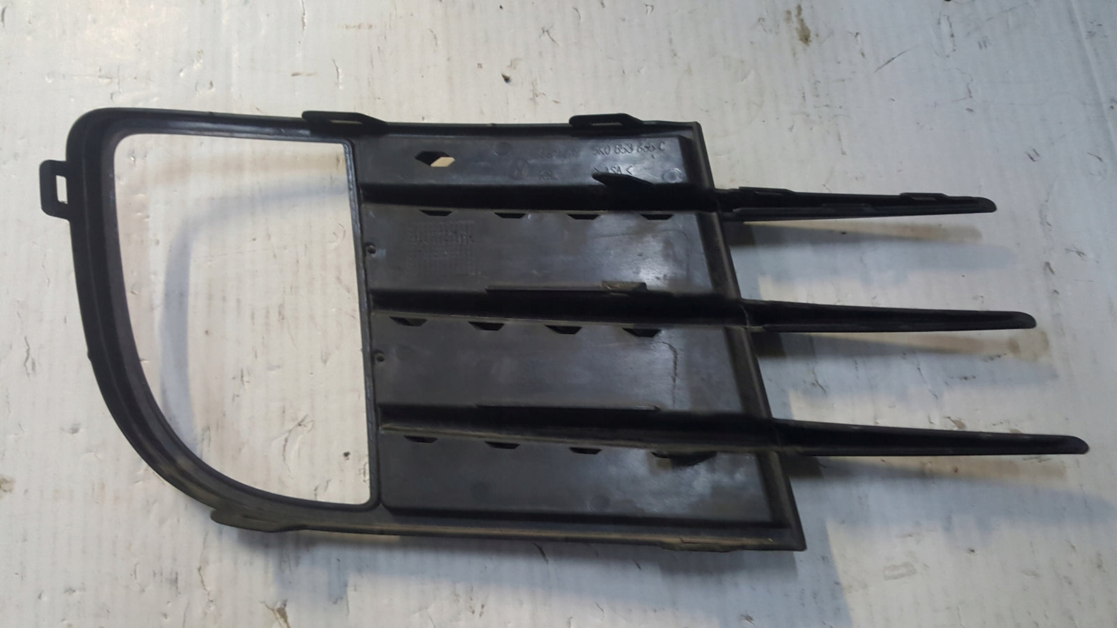 Kratka zderzaka lewy przód VW GOLF VI GTI 5K0853665C demontaż