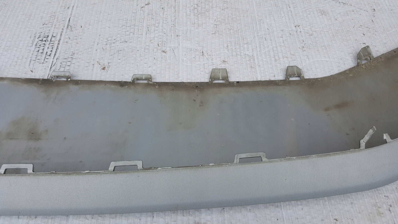 Dokładka spoiler zderzaka przedniego AUDI Q4 e-tron 89A807733 demontaż