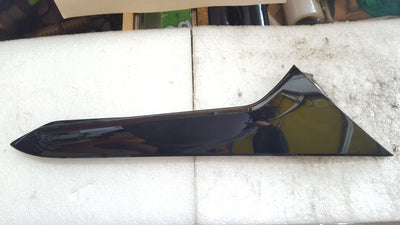 Prawa listwa spoiler klapy AUDI Q3 83F854872