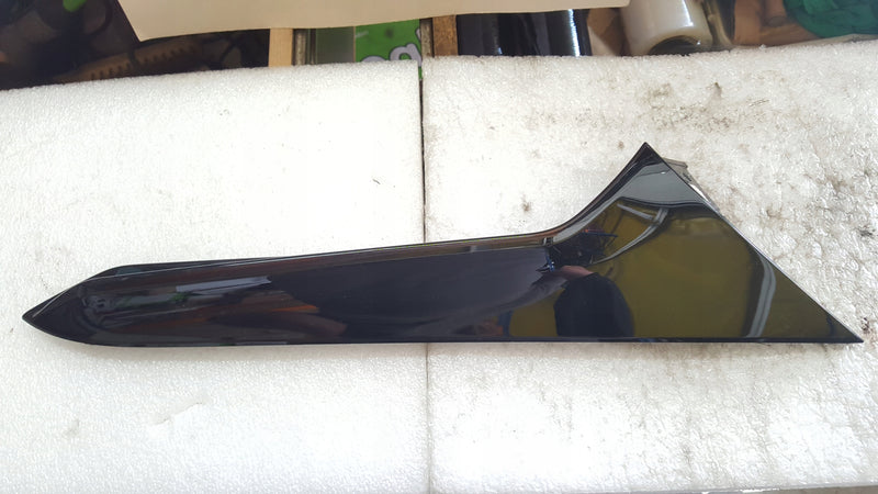 Prawa listwa spoiler klapy AUDI Q3 83F854872