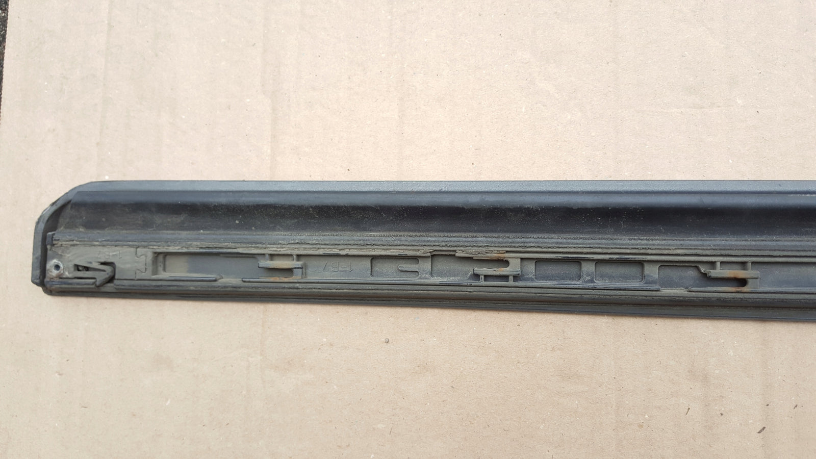LISTWA DRZWI DOLNA LEWA LEWY PRZÓD AUDI A4 B7 04-08 8E0853959E