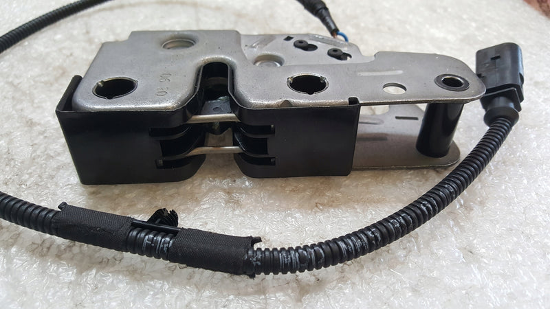 Zamek maski VW GOLF VI 5K1823509A demontaż