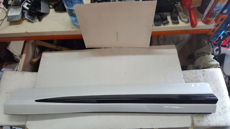 Listwa drzwi lewy przód AUDI Q3 II 83A853959A/B demontaż