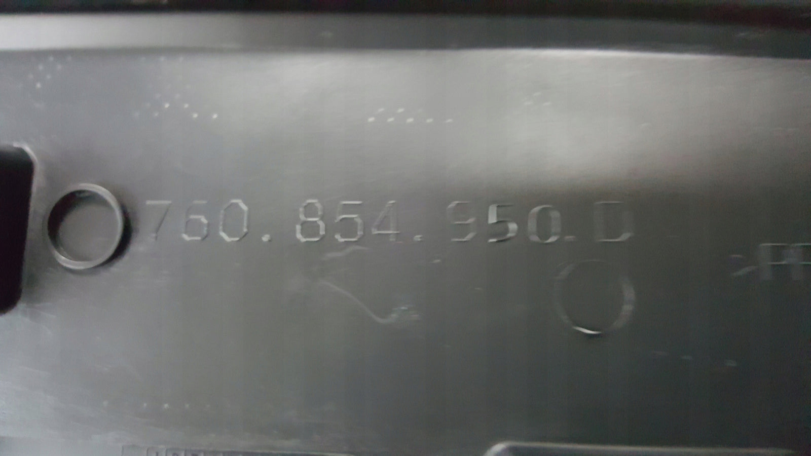 Listwa drzwi PR tył VW TOUAREG III 760854950D NOWA